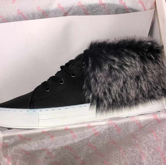 Women shoes - Picture 2 of 3